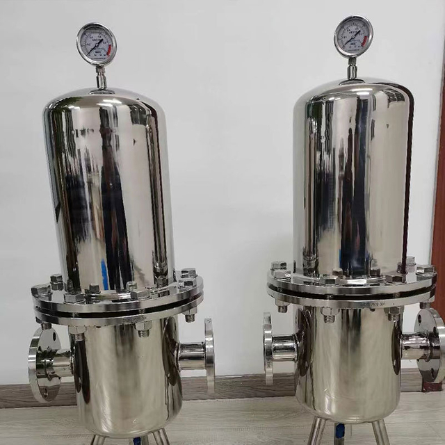 Serie de filtros esterilizantes (1,0 Mpa) utilizados para la filtraci&oacute;n fina de agua, disolventes inorg&aacute;nicos y aire.